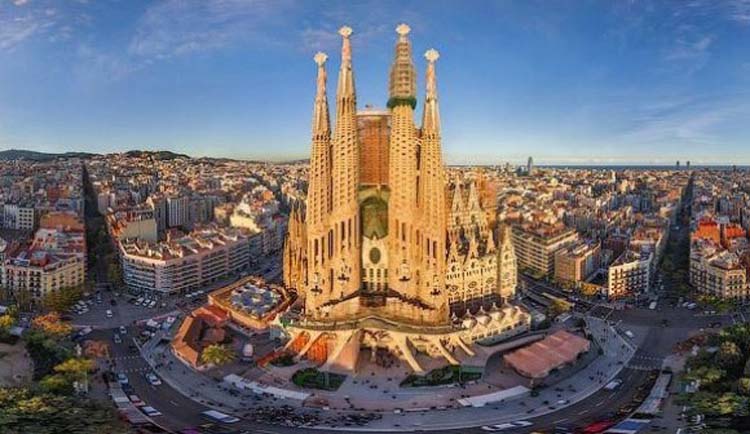 Basilica de la Sagrada Familia - Antoni Gaudi